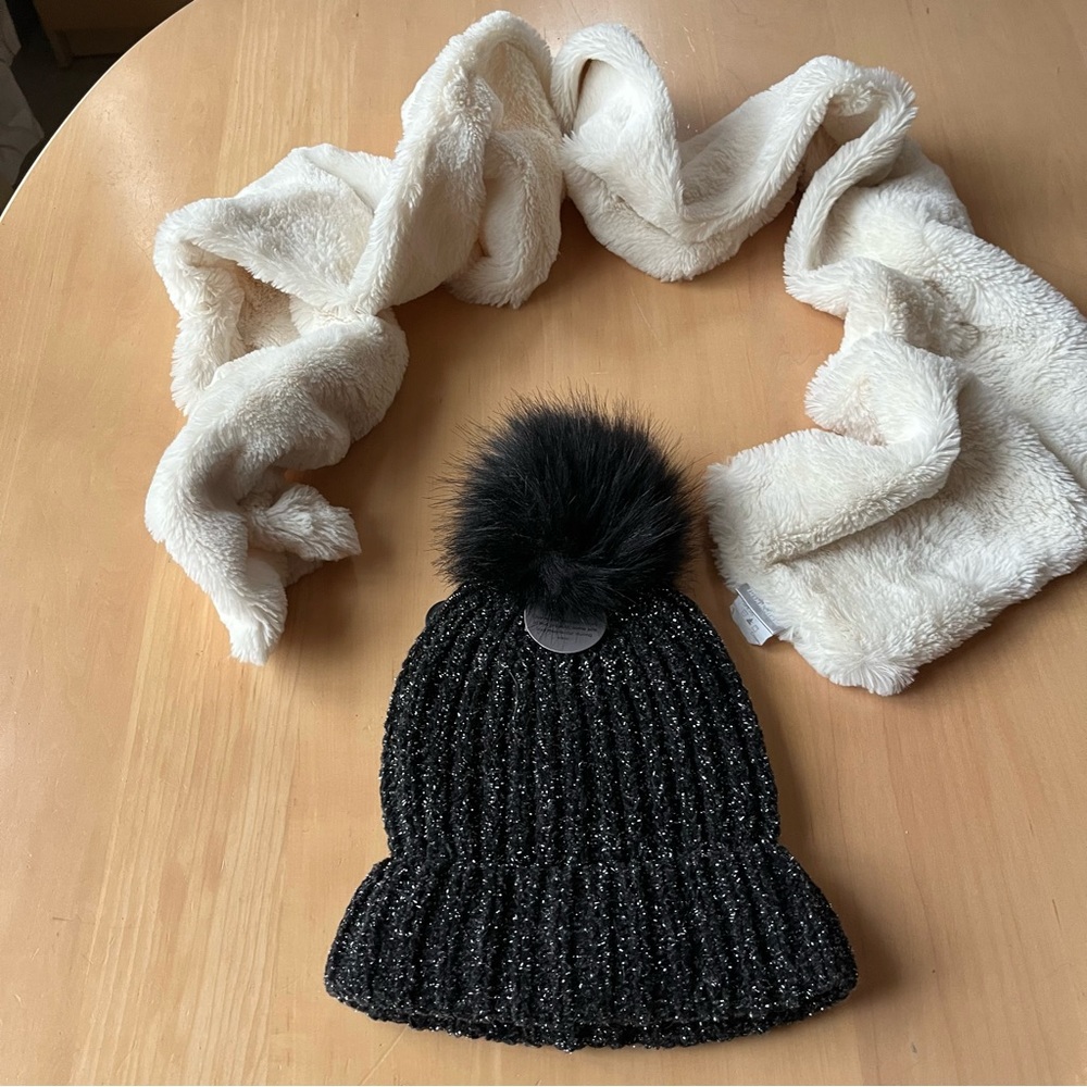 NWT Peacocks winter pompom hat with cream scarf